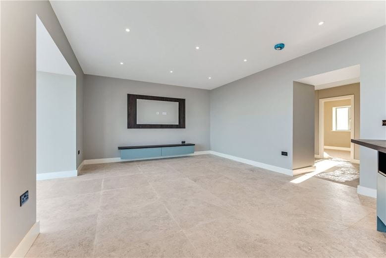 18 bedroom flat, Crewe Street, Seahouses NE68 - Available