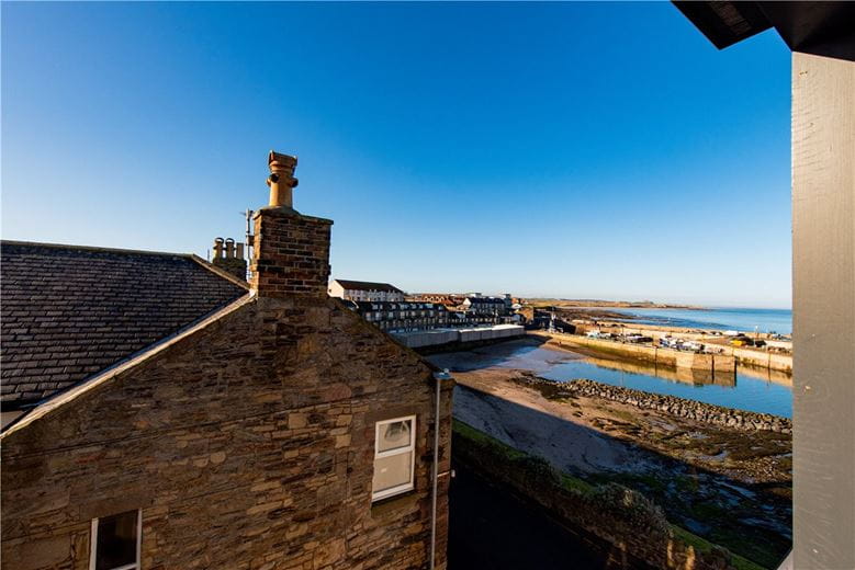 3 bedroom flat, Farne House, 12 Crewe Street NE68 - Available