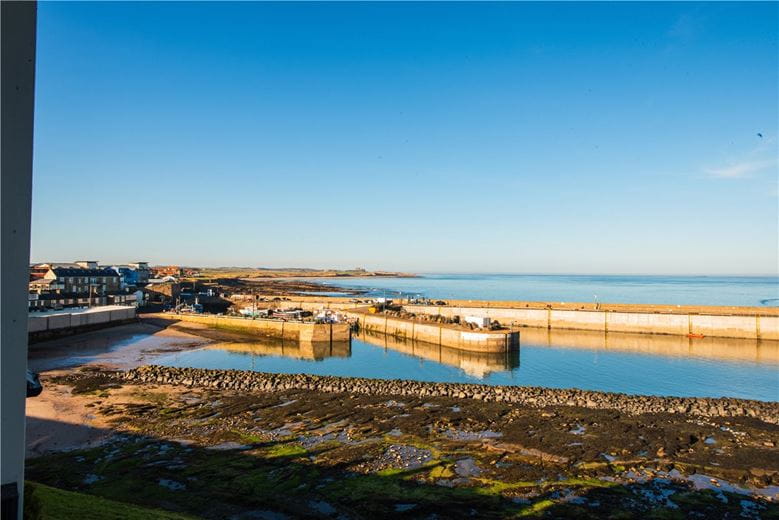 3 bedroom flat, Farne House, 12 Crewe Street NE68 - Available