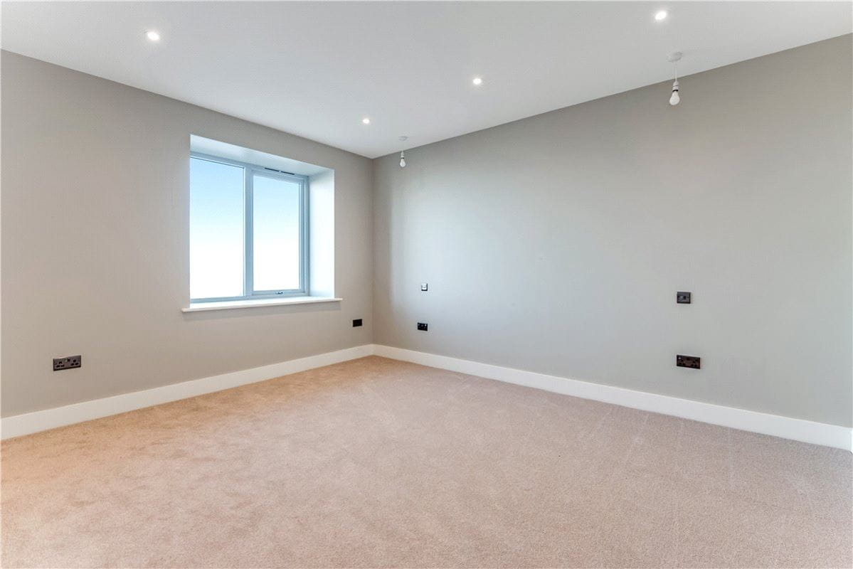 3 bedroom flat, Farne House, 12 Crewe Street NE68 - Available