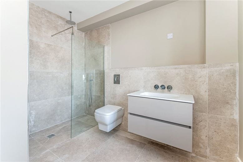 3 bedroom flat, Farne House, 12 Crewe Street NE68 - Available