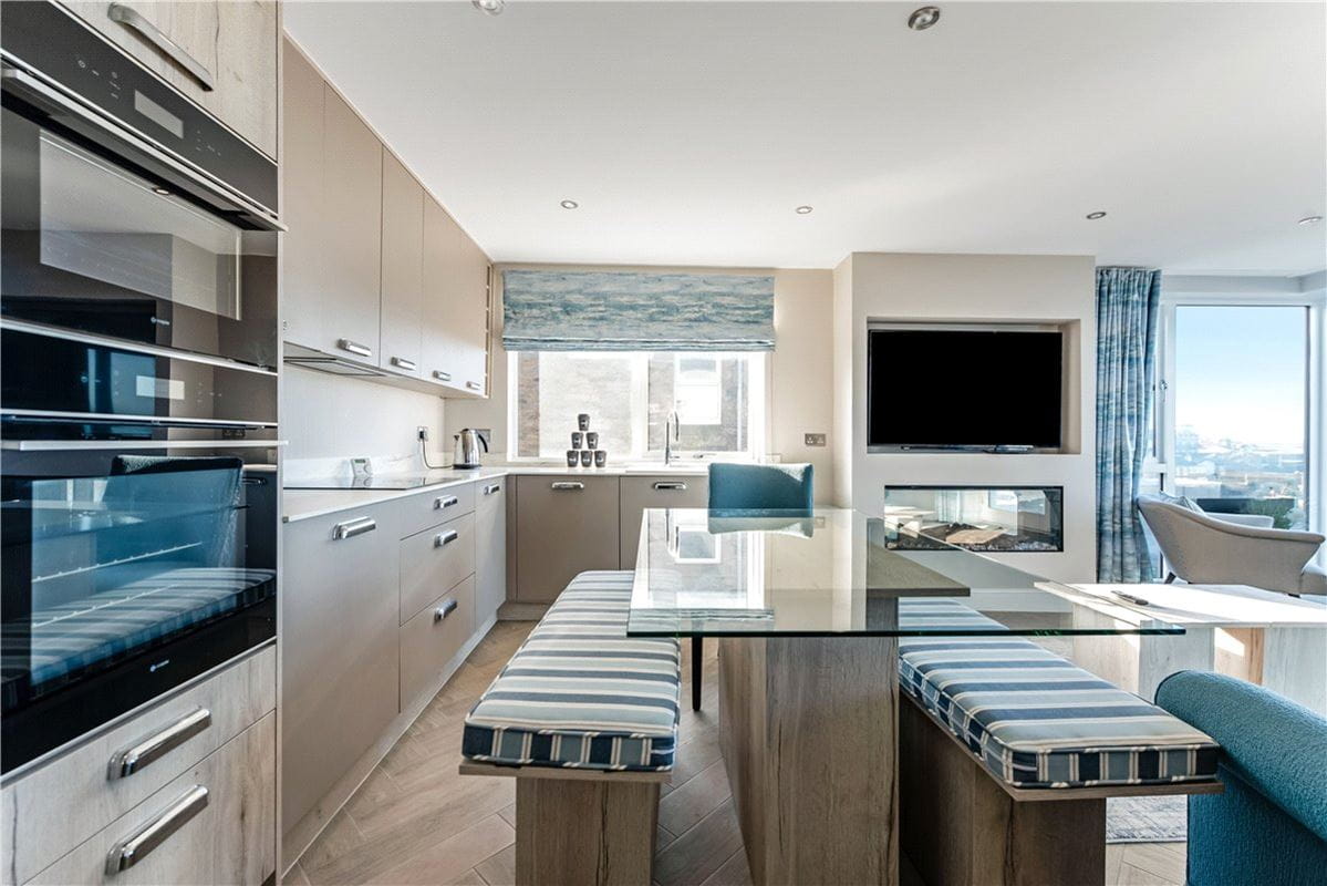 3 bedroom flat, Farne House, 12 Crewe Street NE68 - Available