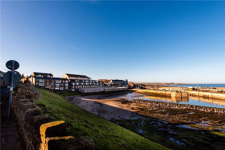 3 bedroom flat, Farne House, 12 Crewe Street NE68 - Available