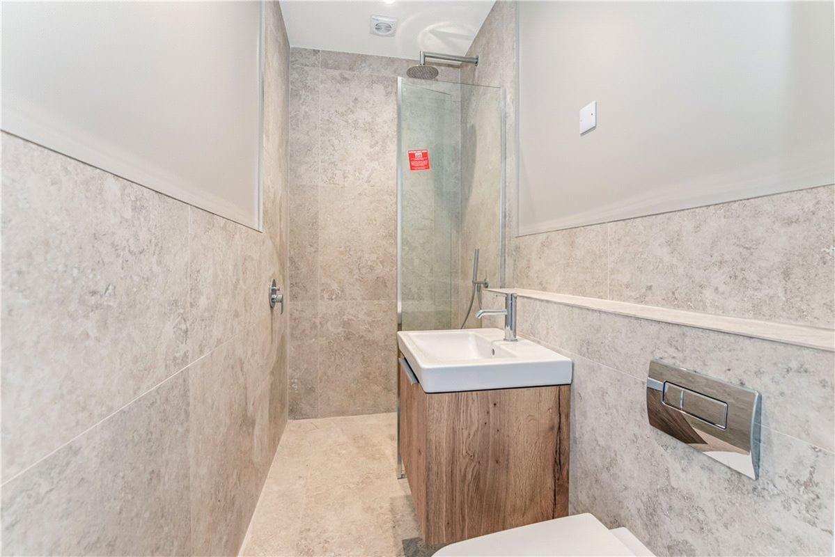 2 bedroom flat, Farne House, 12 Crewe Street NE68 - Available