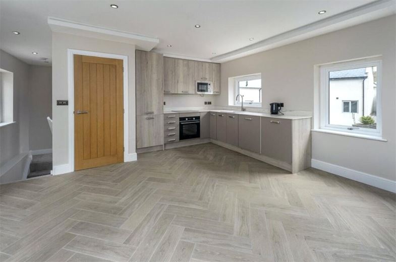 2 bedroom flat, Farne House, 12 Crewe Street NE68 - Available