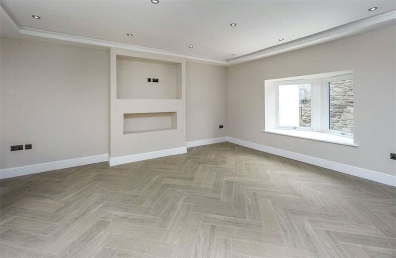 2 bedroom flat, Farne House, 12 Crewe Street NE68 - Available