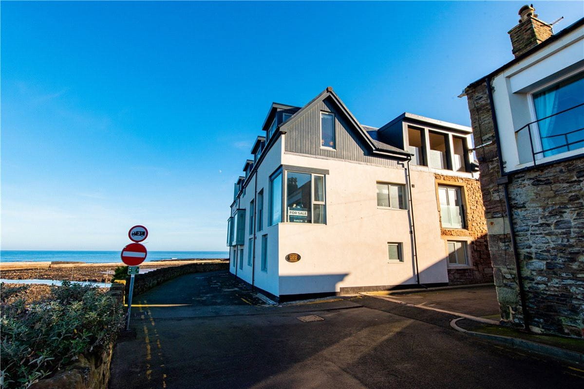 2 bedroom flat, Cragg End, 12 Crewe Street NE68 - Available