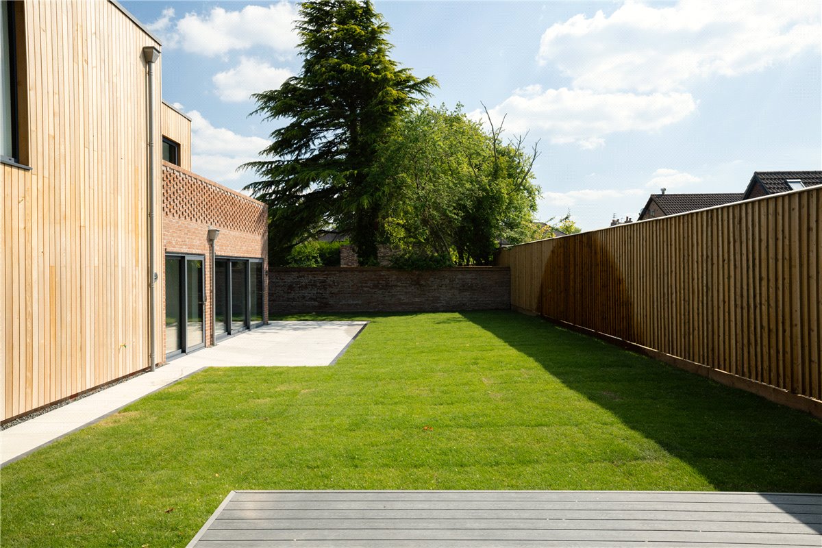 5 bedroom house, Fulford Road, York YO10 - Available