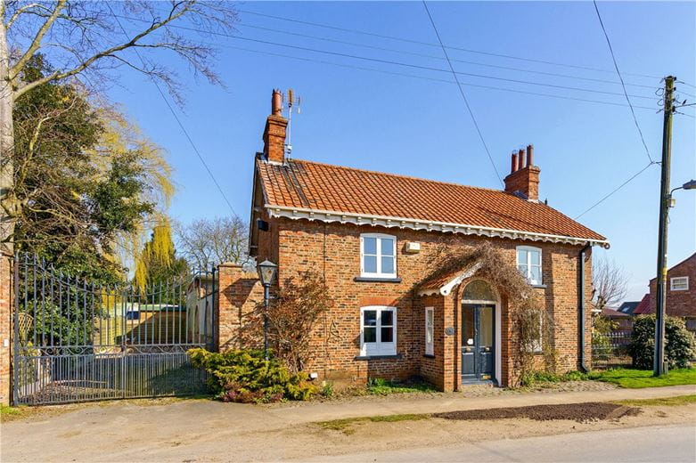 3 bedroom house, Thornton, Melbourne YO42 - Available