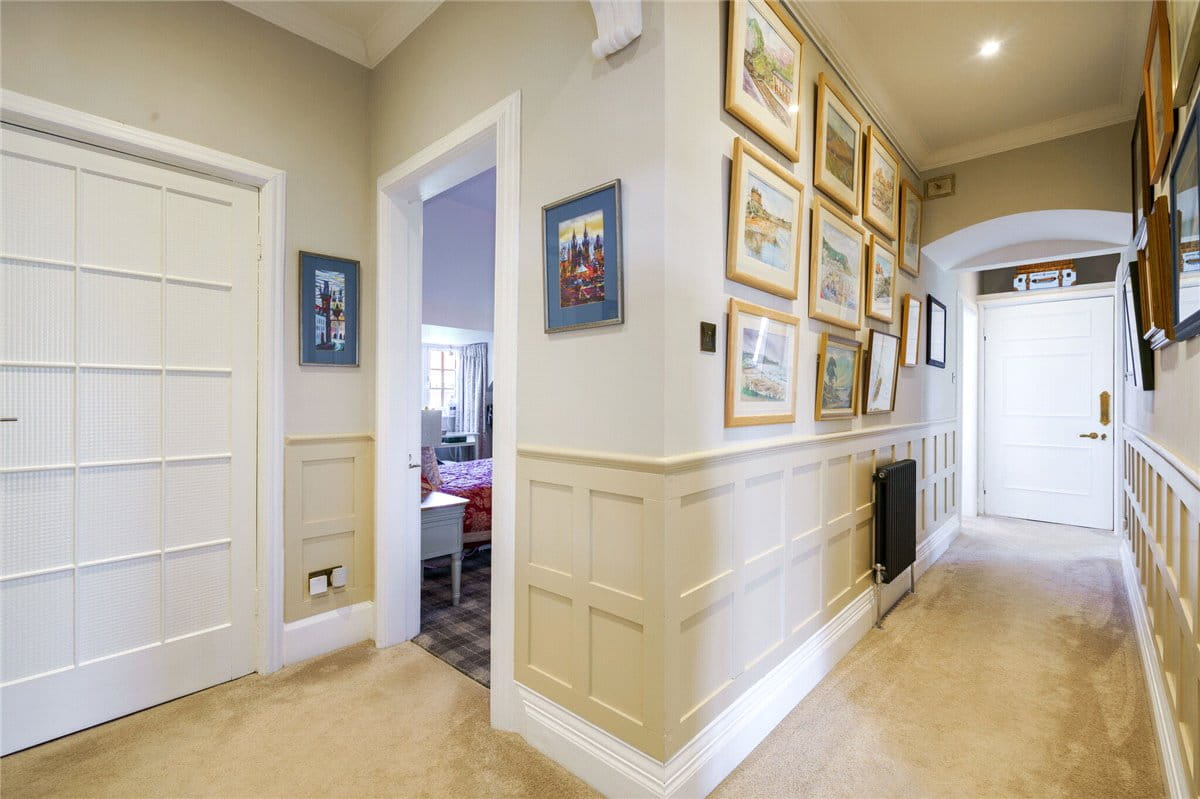 2 bedroom flat, Holbeck Hill, Scarborough YO11 - Available