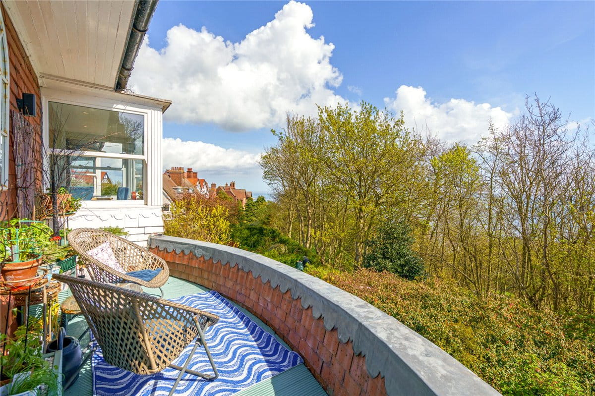 2 bedroom flat, Holbeck Hill, Scarborough YO11 - Available