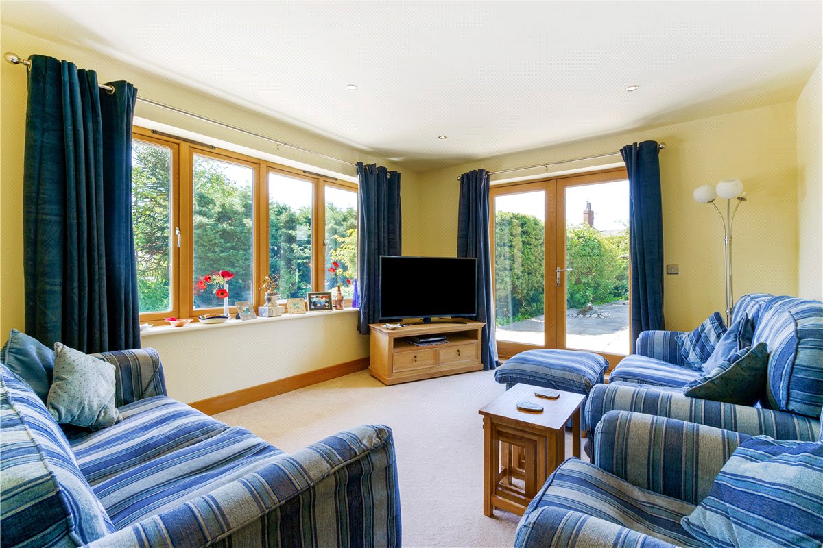 6 bedroom house, York House, Carleton Road WF8 - Available