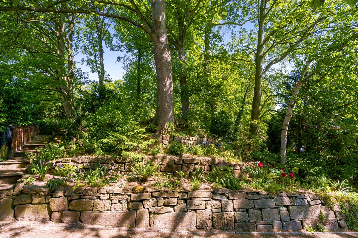 6 bedroom house, York House, Carleton Road WF8 - Available