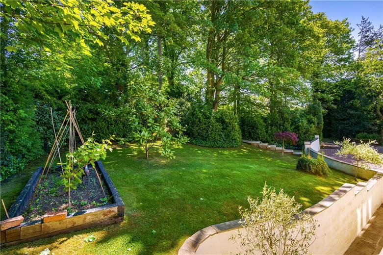 6 bedroom house, York House, Carleton Road WF8 - Available