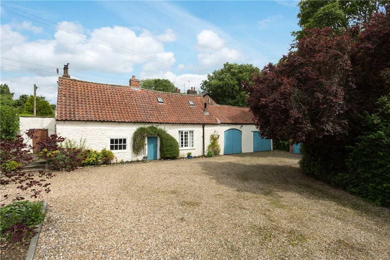 5 bedroom house, Front Street, Wold Newton YO25 - Available