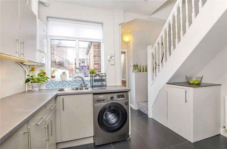 2 bedroom house, Albany Street, York YO26 - Available