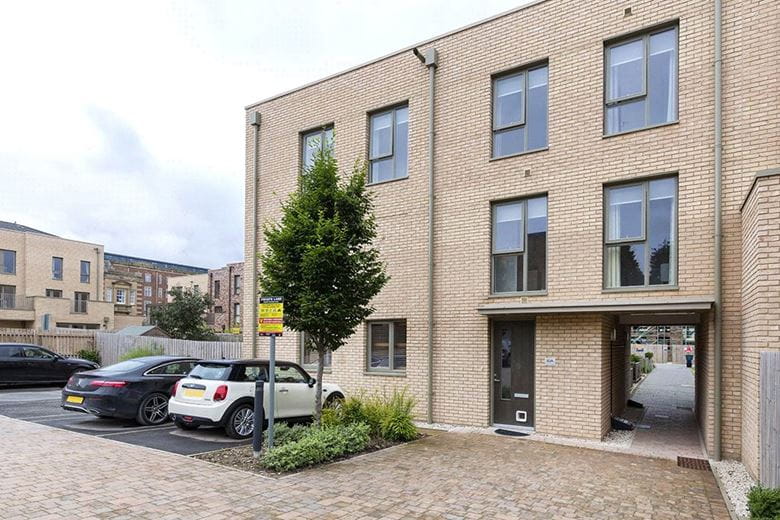 3 bedroom house, Bayldon Square, York YO23 - Available