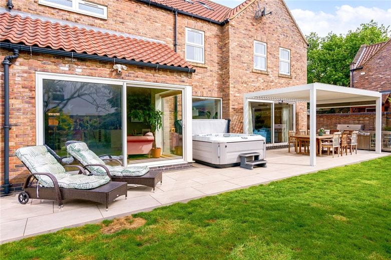 6 bedroom house, Beckside Close, North Cave HU15 - Sold