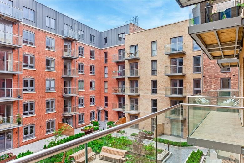2 bedroom flat, Pound Lane, York YO1 - Available