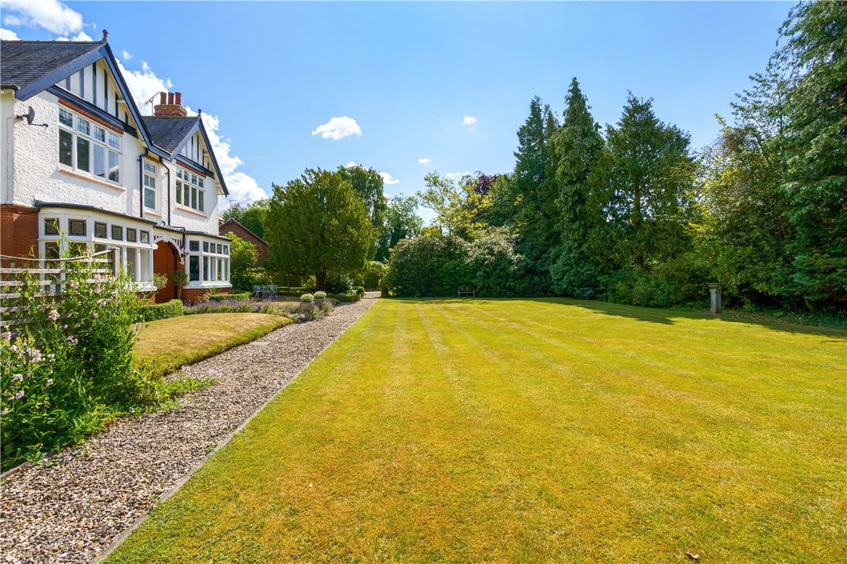 5 bedroom house, Main Street, Wilberfoss YO41 - Available