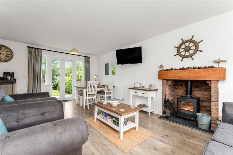 2 bedroom house, Seaford Avenue, Moor Road YO14 - Available
