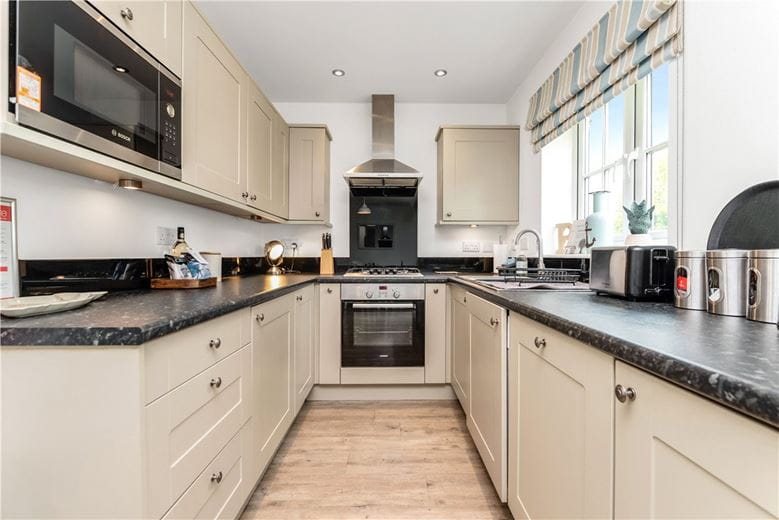 2 bedroom house, Seaford Avenue, Moor Road YO14 - Available