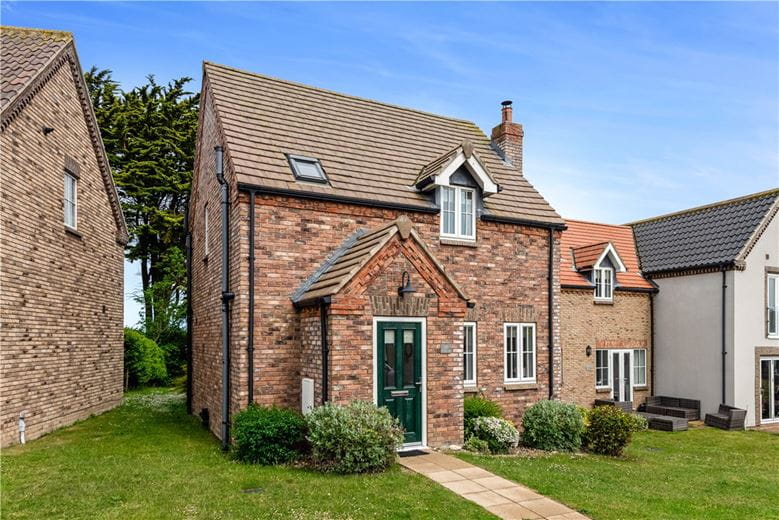2 bedroom house, Seaford Avenue, Moor Road YO14 - Available