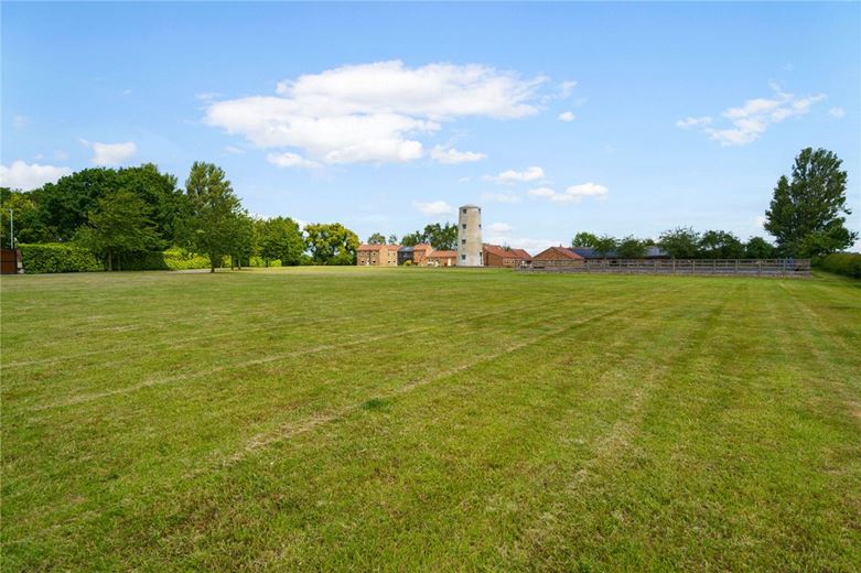 6 bedroom house, Newmill Farm, Mill Lane YO42 - Available
