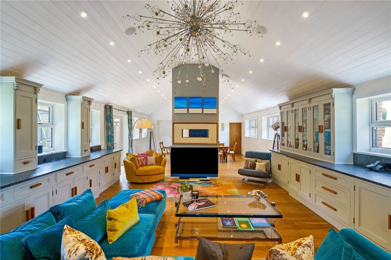 6 bedroom house, Newmill Farm, Mill Lane YO42 - Available