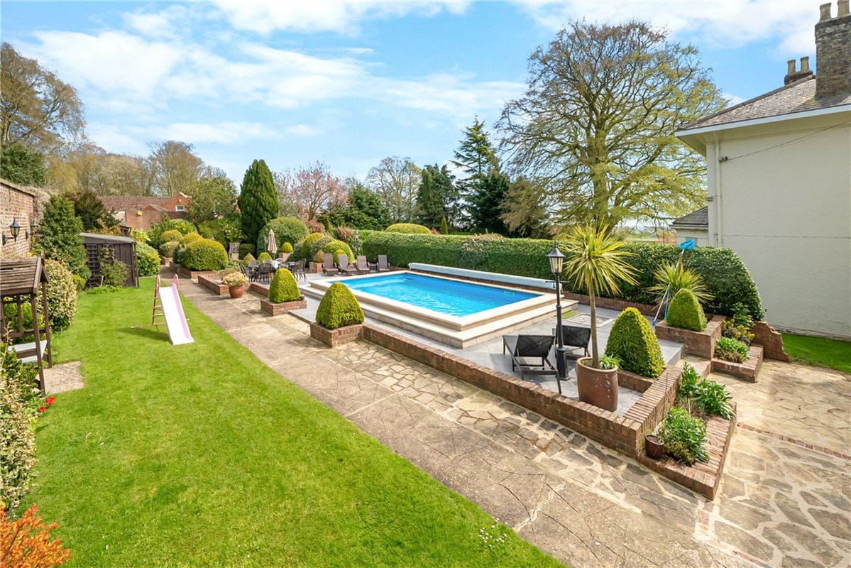 18 bedroom house, Wold Road, Nafferton YO25 - Available