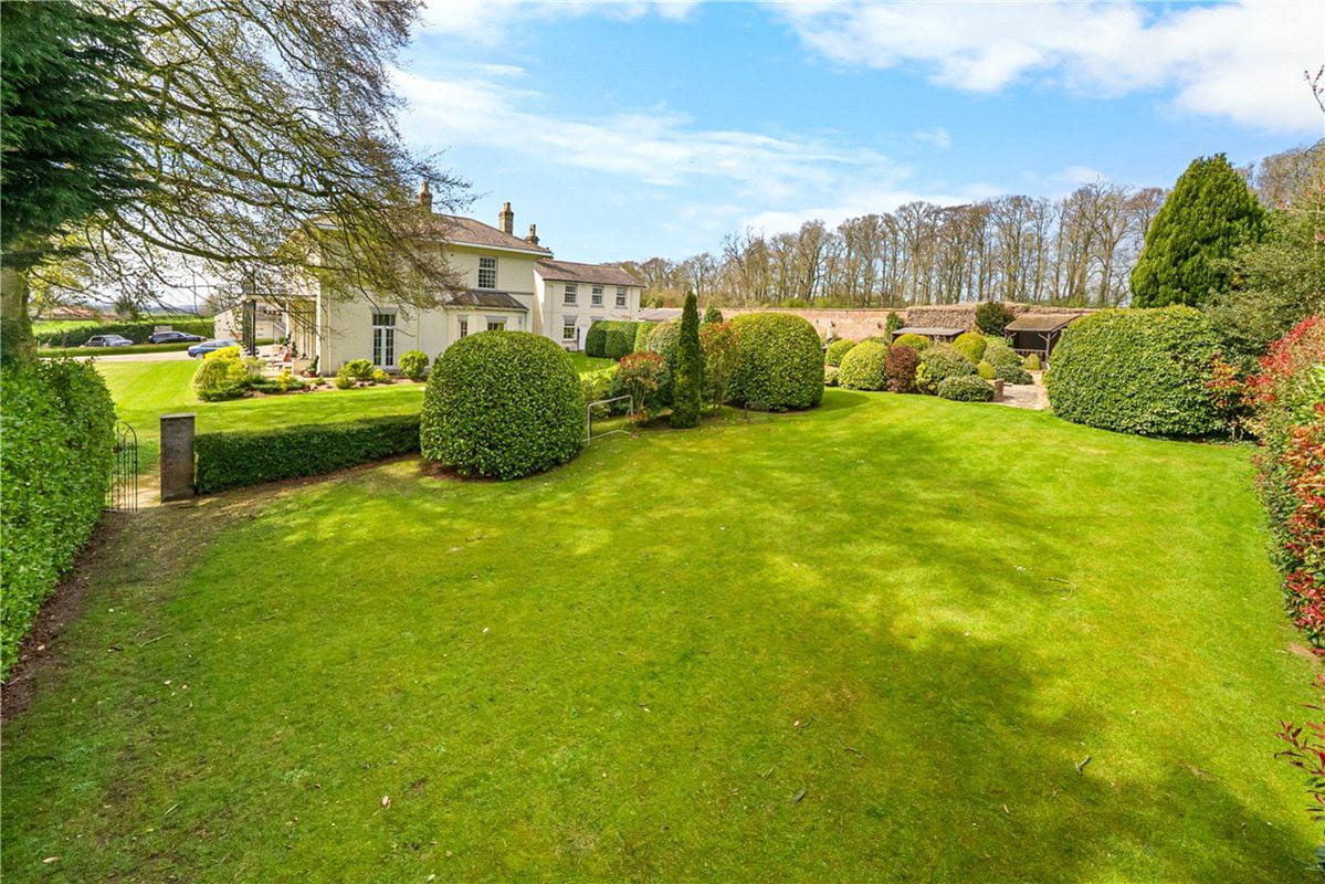 18 bedroom house, Wold Road, Nafferton YO25 - Available