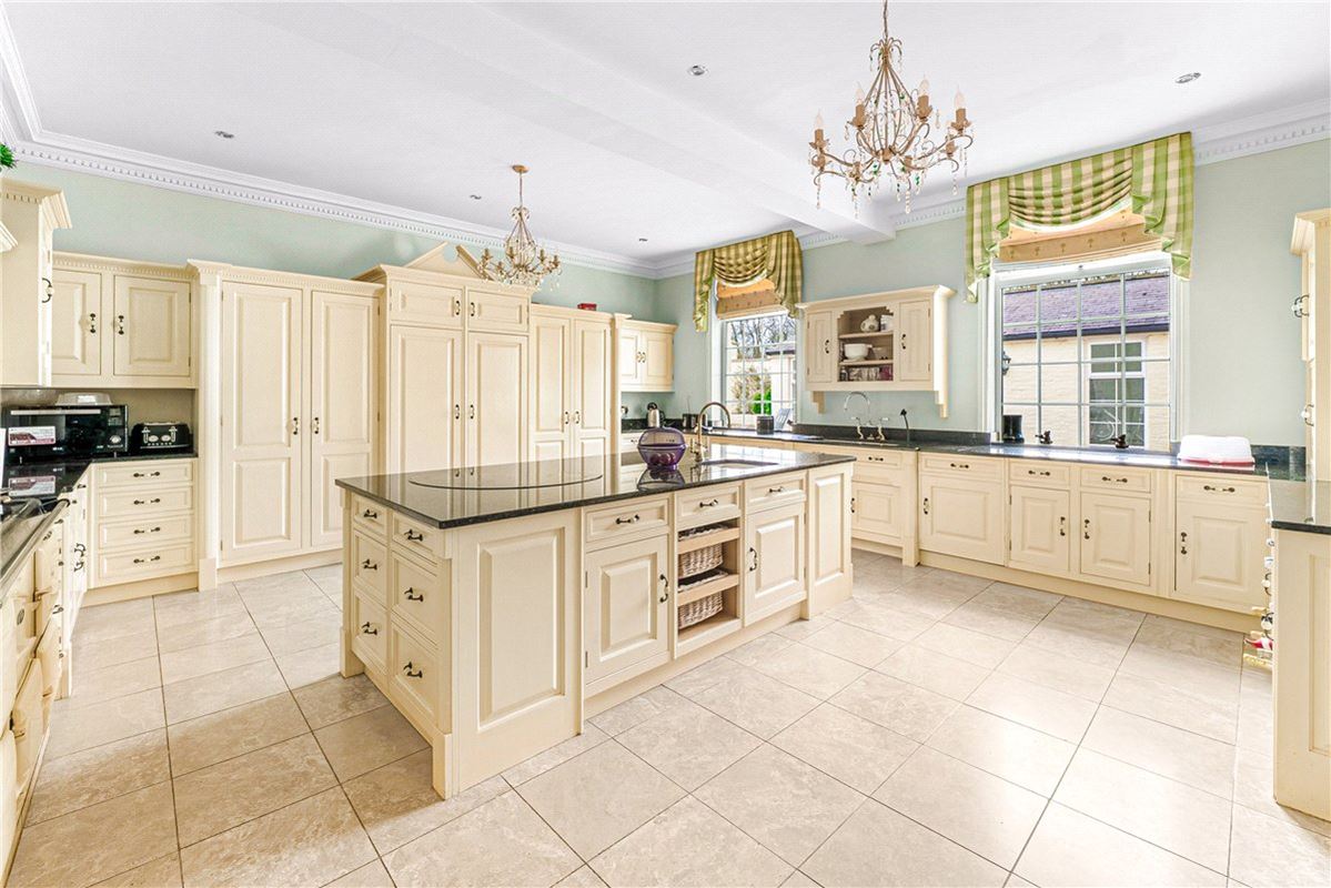 18 bedroom house, Wold Road, Nafferton YO25 - Available