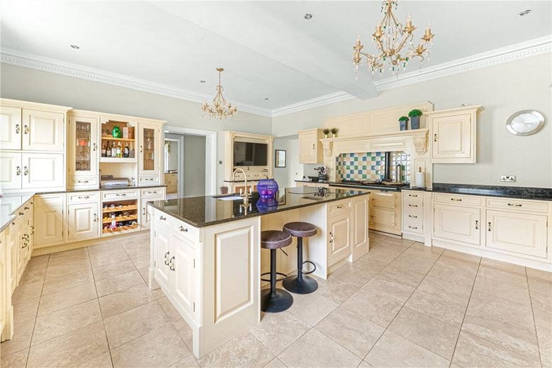 18 bedroom house, Wold Road, Nafferton YO25 - Available