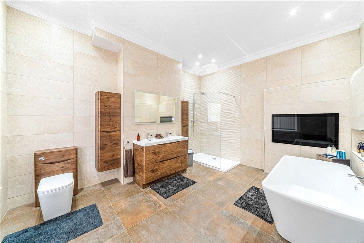 18 bedroom house, Wold Road, Nafferton YO25 - Available