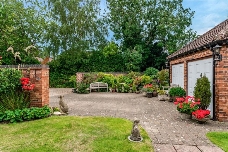 4 bedroom house, Yew Tree Close, Acaster Malbis YO23 - Available