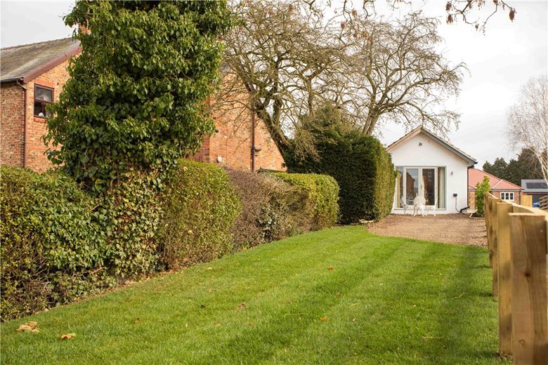 2 bedroom house, The Green, Raskelf YO61 - Available