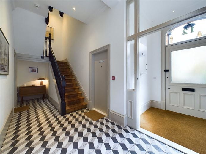 6 bedroom house, Royal Avenue, Scarborough YO11 - Available
