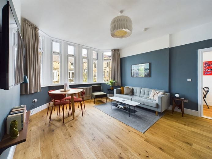 6 bedroom house, Royal Avenue, Scarborough YO11 - Available