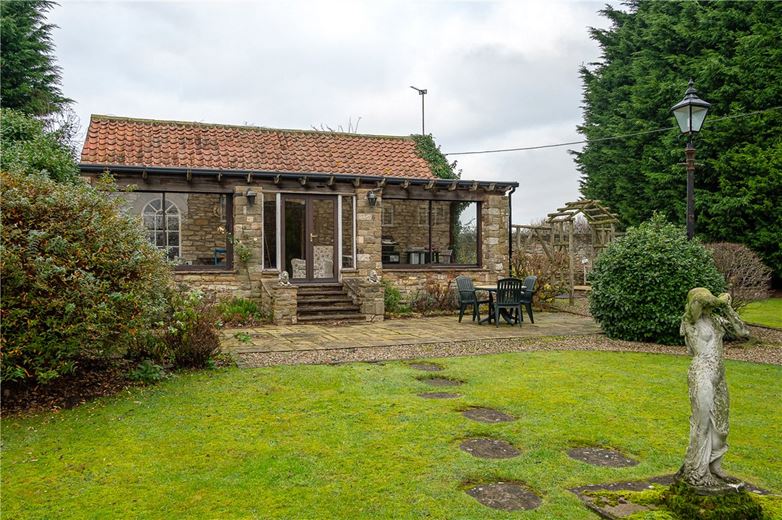 5 bedroom house, Tadcaster Road, Sherburn in Elmet LS25 - Available