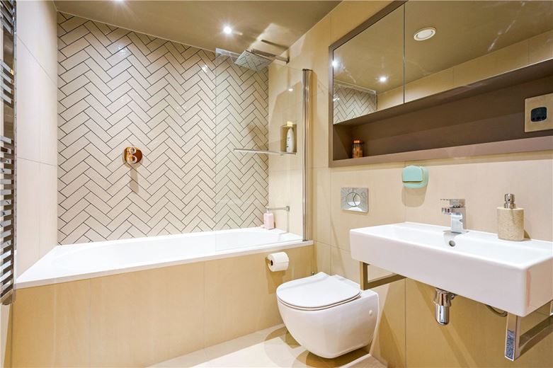 3 bedroom flat, Toft Green, York YO1 - Available