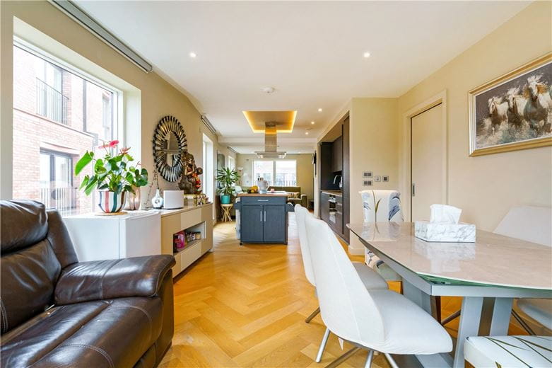 3 bedroom flat, Toft Green, York YO1 - Available