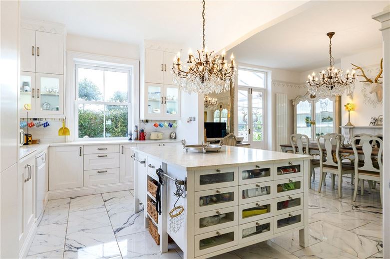 7 bedroom house, Manby Road, Stewton LN11 - Available