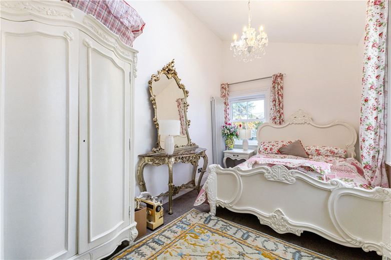 7 bedroom house, Manby Road, Stewton LN11 - Available