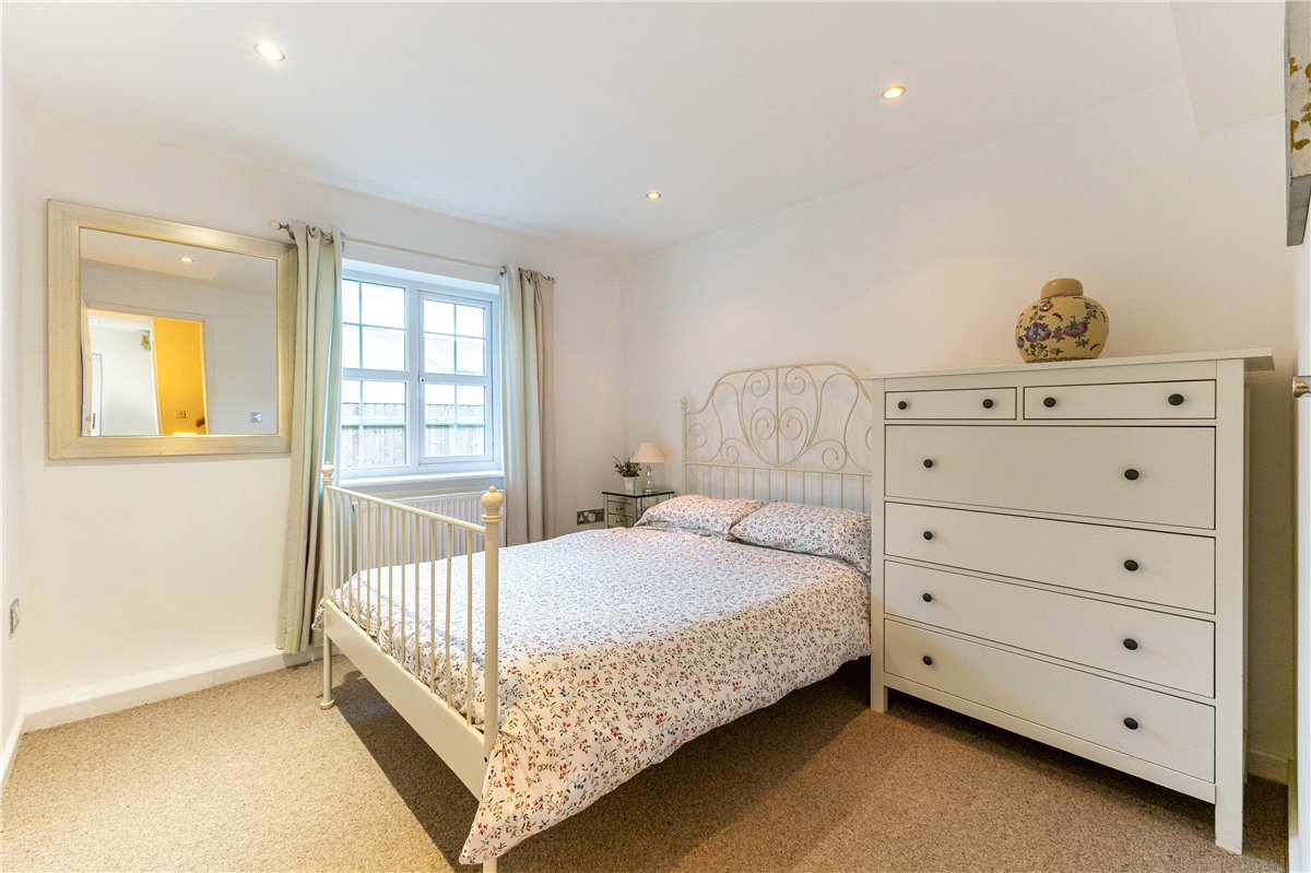 7 bedroom house, Manby Road, Stewton LN11 - Available